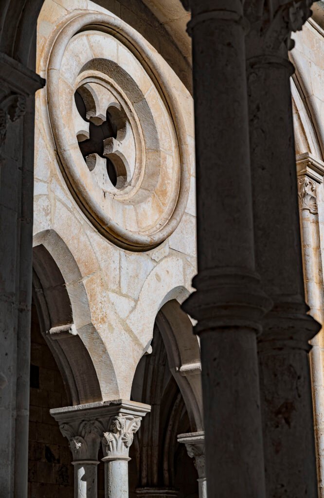 Fotografía de Francisco Toscano de la colección Soliloquios, Alcobaça, Portugal, 2023